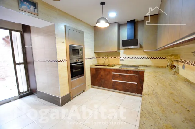 ¡MAGNÍFICO ADOSADO! AMPLIO Y LUMINOSO CON TERRAZA Y TRASTERO — 10