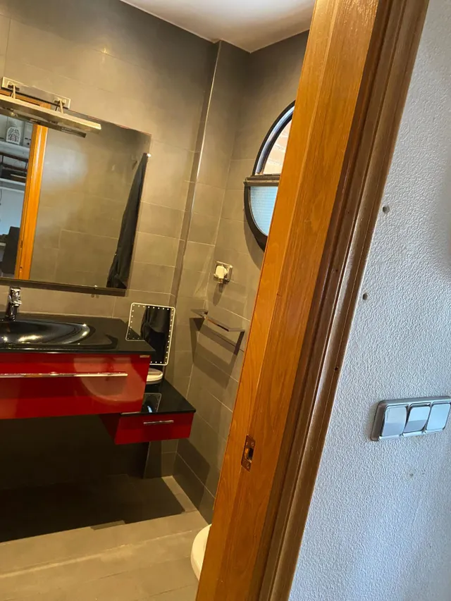 Espectacular adosado con buhardilla , apartamento independiente con baño y sin cocina, garaje doble y piscina en zona residencial premium — 17