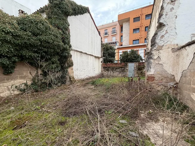 SE VENDE MAGNÍFICO SOLAR EN CIUDAD JARDIN - foto 4