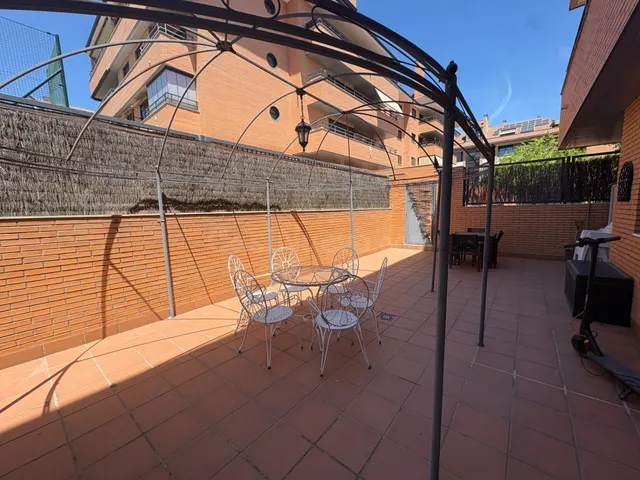 Magnífico Bajo con Jardín Privado Piscina y Pádel - foto 5