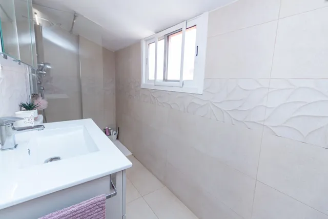 ADOSADO DE 3 DORMITORIOS Y 2 BAÑOS EN ORIHUELA COSTA — 32
