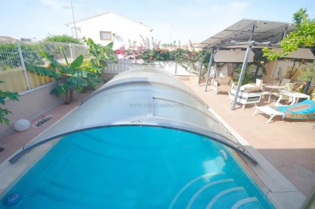 FANTASTICO CHALET CON PISCINA PROPIA Y COMUNITARIA, IDEAL PARA FAMILIAS — 8