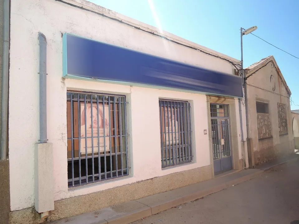 Urbis te ofrece un local en alquiler en Santibáñez de Béjar, Salamanca.