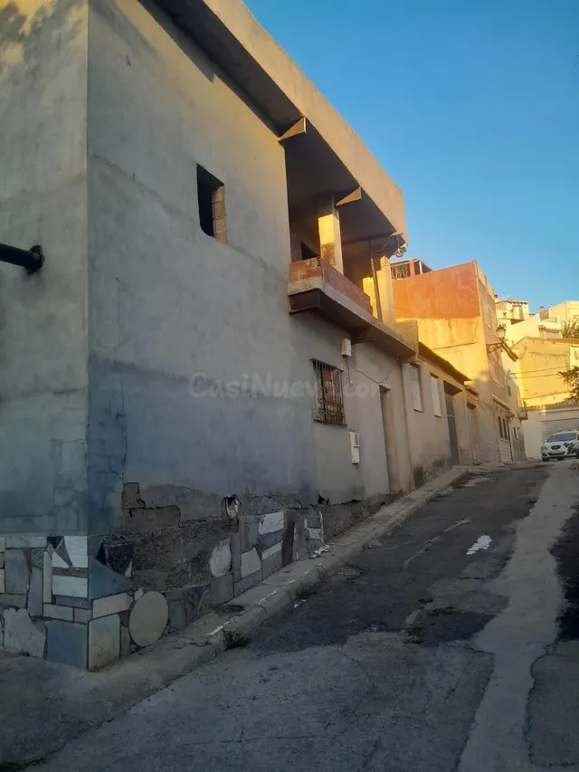 Casa en Losa del Obispo de 238 m2 - foto 2