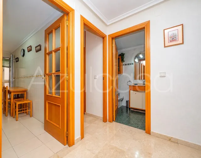 Piso en venta de 4 dormitorios y 2 baños completos con garaje Junto al Mercado Central de Alicante — 28