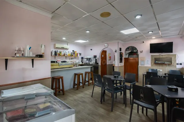 URGE VENDER LOCAL COMERCIAL EN FUNCIONAMIENTO CON SALIDA DE  - foto 3