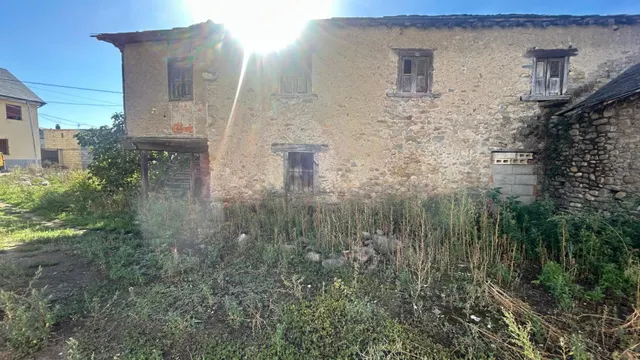 Amplia Casa de Piedra en Dehesas - Oportunidad Única por 29.000 € — 5