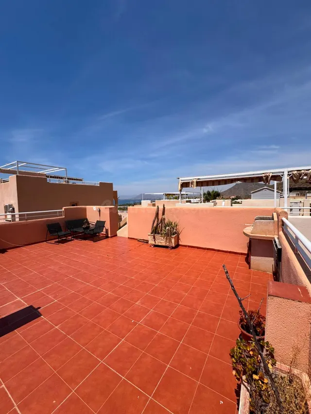 APARTAMENTO CON PISCINA, VISTAS AL MAR Y TERRAZA SOLARIUM - foto 2