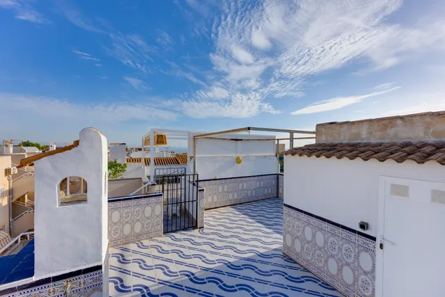 Luminoso apartamento, con gran solárium privado y vistas, en "La Mata", Torrevieja — 35