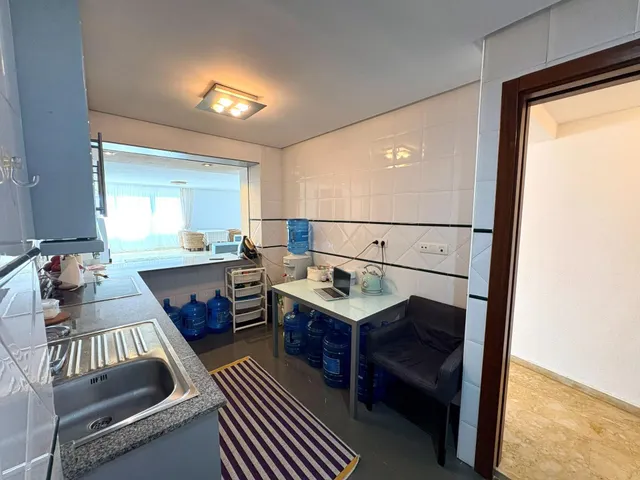 Apartamento moderno y espacioso en primera línea de mar junto a Playa del Cura. ¡3 dormitorios, 2 baños, balcón con vistas al mar (sureste) y piscina comunitaria! — 20