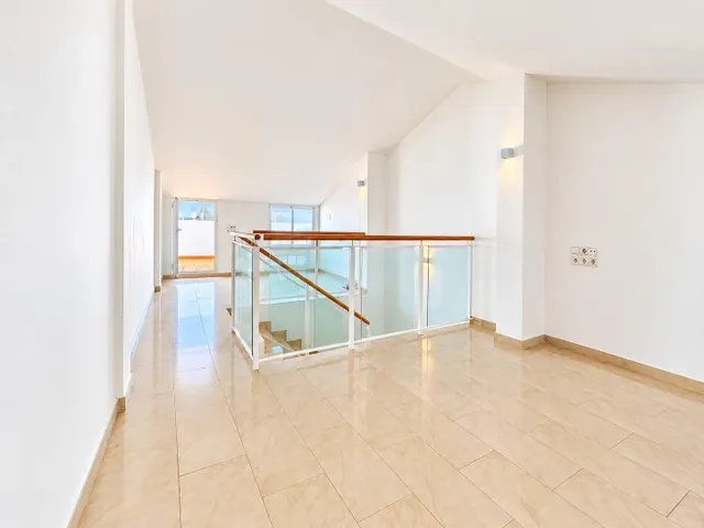 Casa adosada en alquiler con 2 terrazas y garaje doble. — 20