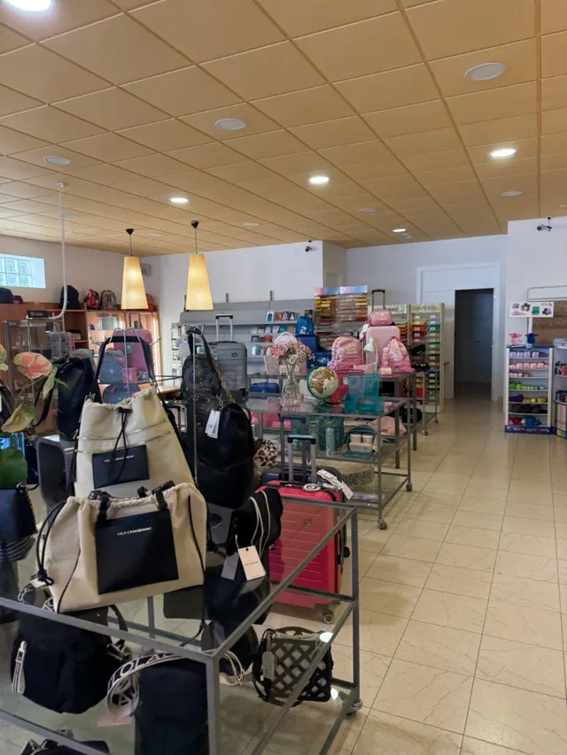 Local comercial con gran potencial en excelente ubicación en - foto 4