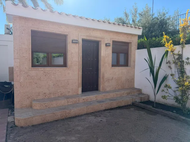 CHALET INDEPENDIENTE CON GRAN PARCELA, PISCINA PRIVADA Y VIVIENDA DE INVITADOS EN UNA DE LAS MEJORES ZONAS DE TORREVIEJA — 10