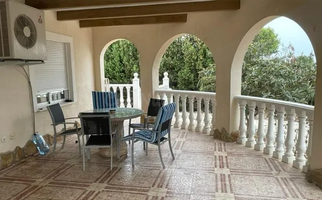 Chalet independiente con amplia parcela a 10 minutos de la p