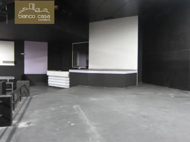 Emblemático local de 1.000m2 en el centro de Carballo por 1.300€/mes — 6