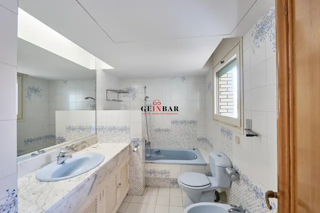ESPETACULAR CASA EN ZONA EXCLUSIVA Y TRANQUILA CON JARDÍN — 31