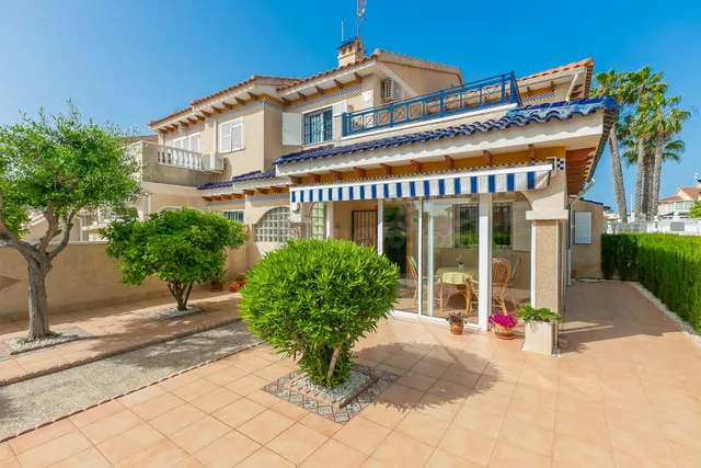 ¡Encantador Quad con Jardín y Piscina en la Costa Blanca! - foto 4