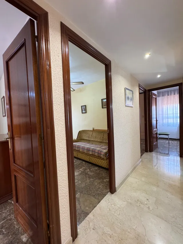 Amplio y Moderno Piso en Avd. Navarra, Zaragoza — 18