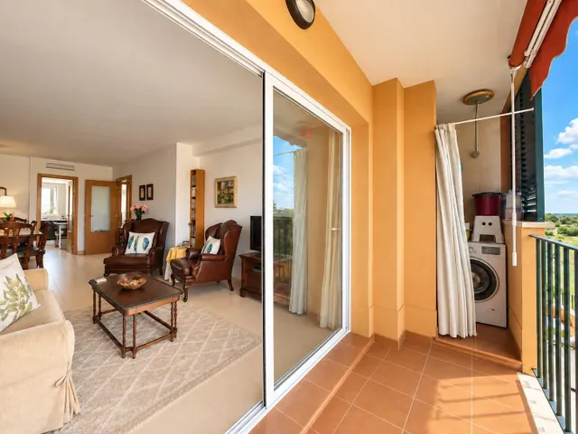 Ático luminoso con piscina comunitaria, parking y terraza privada — 12