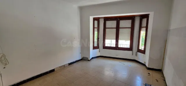 Casa con Local Comercial en Ubicación Estratégica Frente al  - foto 3