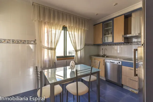 ¡Impresionante Chalet Familiar en Mogor, Marín! — 18
