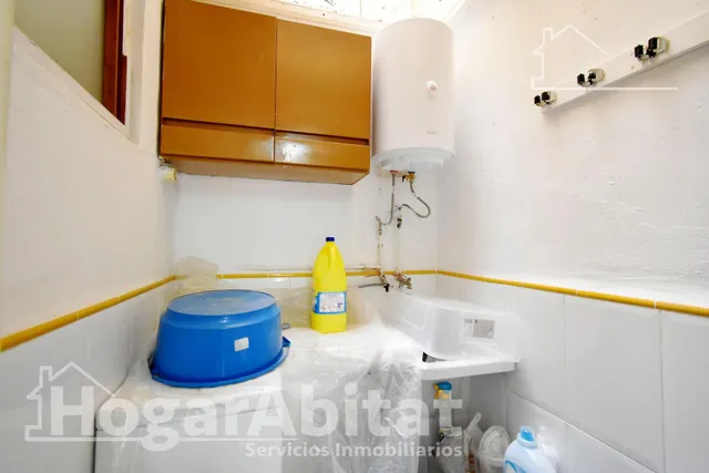REFORMADO, ACOGEDOR CON TERRAZA EN PRIMERA LÍNEA DE PLAYA — 28
