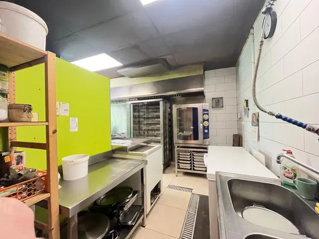 Traspaso de local Restaurante en calle Peatonal — 26