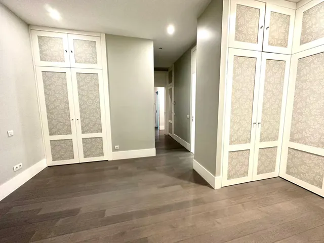 IMPRESIONANTE VIVIENDA EN CLAUDIO CUELLO ESQUINA JORJE JUAN — 36