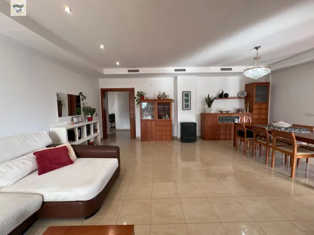 ESPECTACULAR CASA CON PISCINA — 11