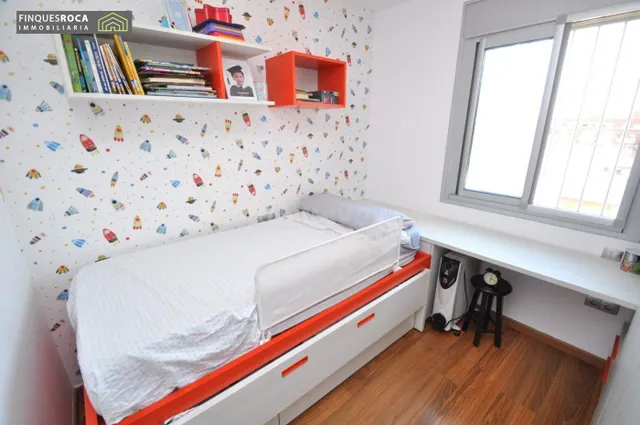 Ático de 3 habitaciones en el centro del pueblo con 76m2 de  - foto 5