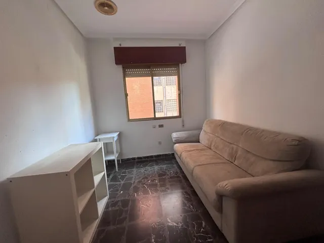 Piso para estudiantes muy luminoso de 3 dormitorios en la Alameda, Cartagena. — 13