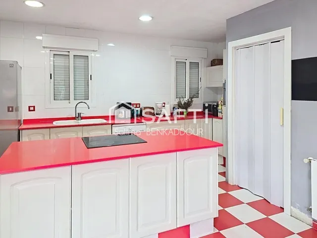 Estupendo chalet de 998 m2 de parcela y 620 m2 de vivienda. — 9