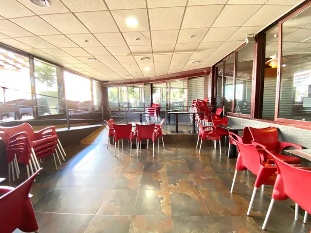 Negocio de hostelería en primera línea — 11