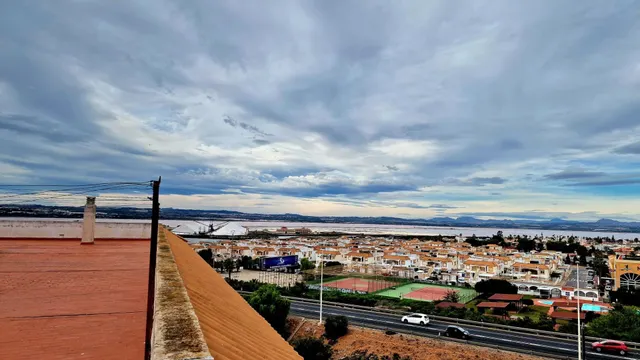 Ático con Piscina y Vistas Espectaculares en Torrevieja — 18