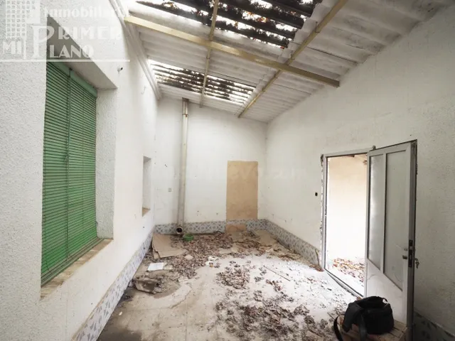 *¡OPORTUNIDAD! Casa de 2 plantas y con fachada a dos calles, - foto 2