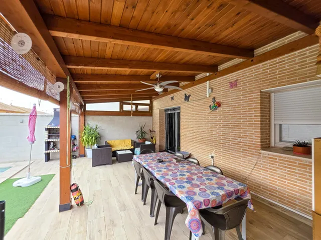 Precioso chalet adosado de 4 dormitorios con piscina privada y garaje en Carranque — 8