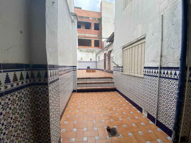 Amplia Casa en Cabra - Oportunidad de Inversión o Proyecto P - foto 4