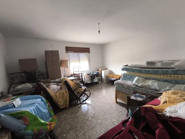 Amplia Casa en Noblejas - Oportunidad Única por €180,000 — 40