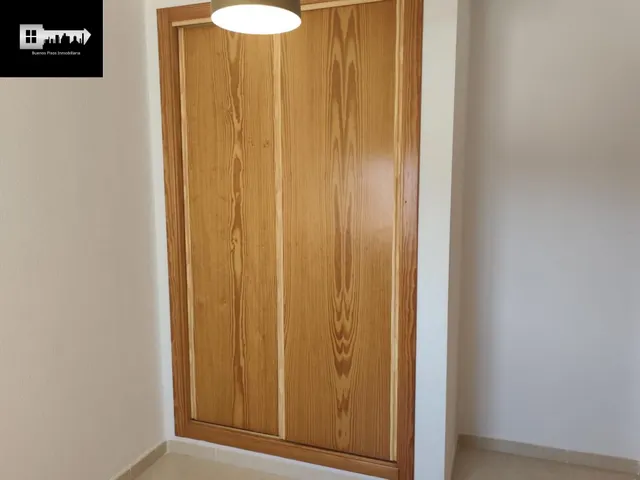Bungalow pareado con dos terraza, solárium y sótano en Gran Alacant. — 25