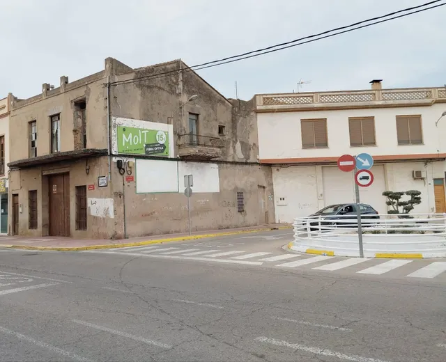 CASA ESQUINERA PARA REFORMAR EN ALGINET - foto 4