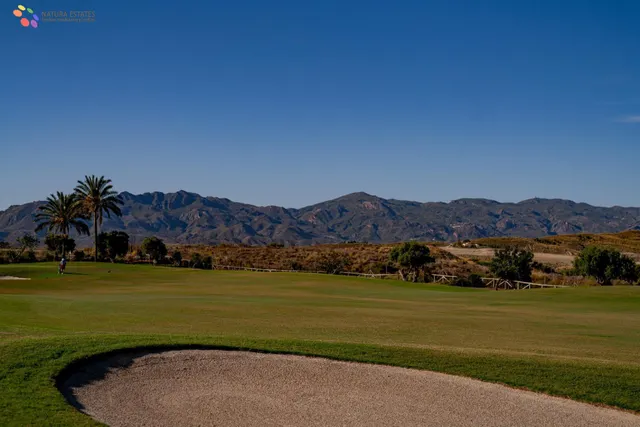 OPORTUNIDAD DE LUJO, EN URB. GOLF VALLE DEL ESTE, VERA. — 28