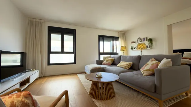Apartamento de lujo a pasos de la playa con vistas al mar y pisicna comunitaria con  parking y trastero — 9