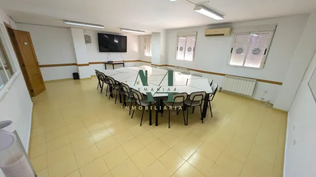 Amplio Local Comercial en Nuevo Cáceres a la Venta por €366,