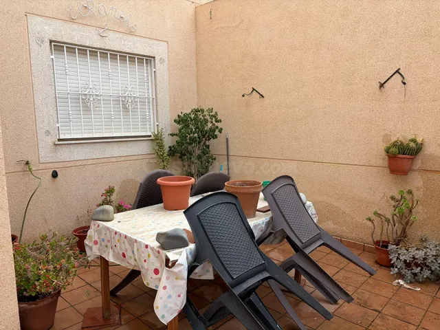 DÚPLEX ADOSADO EN SAN ISIDRO – 4 DORMITORIOS, GARAJE — 5