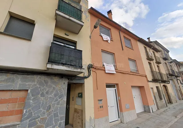 Se vende piso OKUPADO en Roda de Ter (Barcelona)