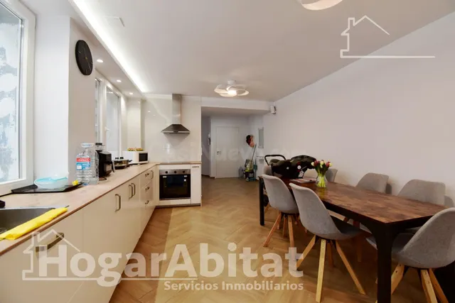 ESPACIOSA CASA SEMIRREFORMADA CON TERRAZA — 3
