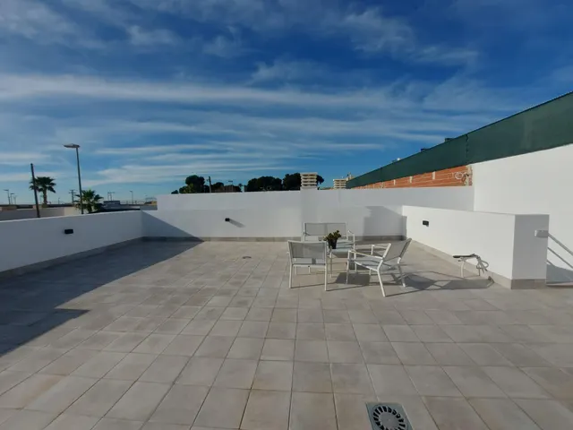 VILLAS PAREADAS DE OBRA NUEVA EN ROLDAN — 26