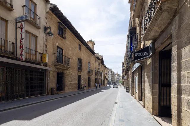 🏠 AMPLIO PISO EN EL CENTRO DE ALCALÁ LA REAL – 190 m2 CON TERRAZA Y OPCIÓN DE GARAJE — 34