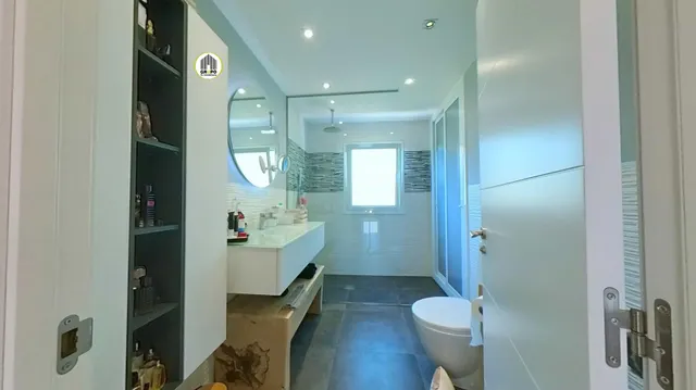 Casa reformada de tres plantas con piscina, jacuzzi, gimnasio, sauna  y vistas a parque natural — 24