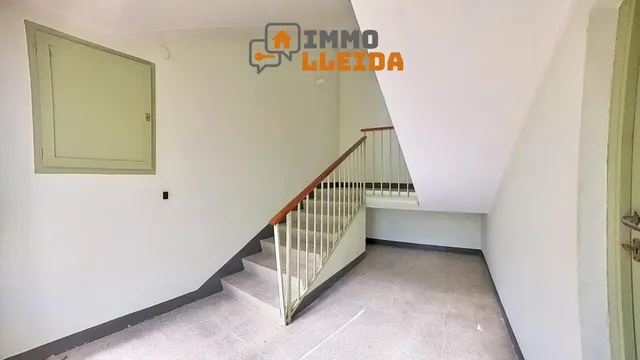 OPORTUNIDAD Casa con mucho terreno y varios garajes — 34